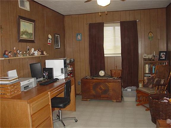 This is the den but at one time it was a 3rd bead room . Could be changed back.