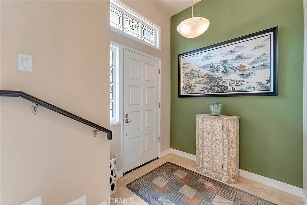 3 bed, 2.5 bath, 2065 sqft, $5,900 — Photo 3