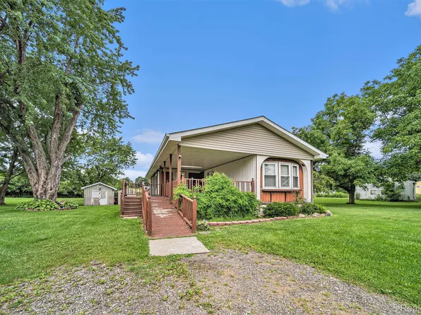 1080 S Country Ct, Lennon, MI 48449