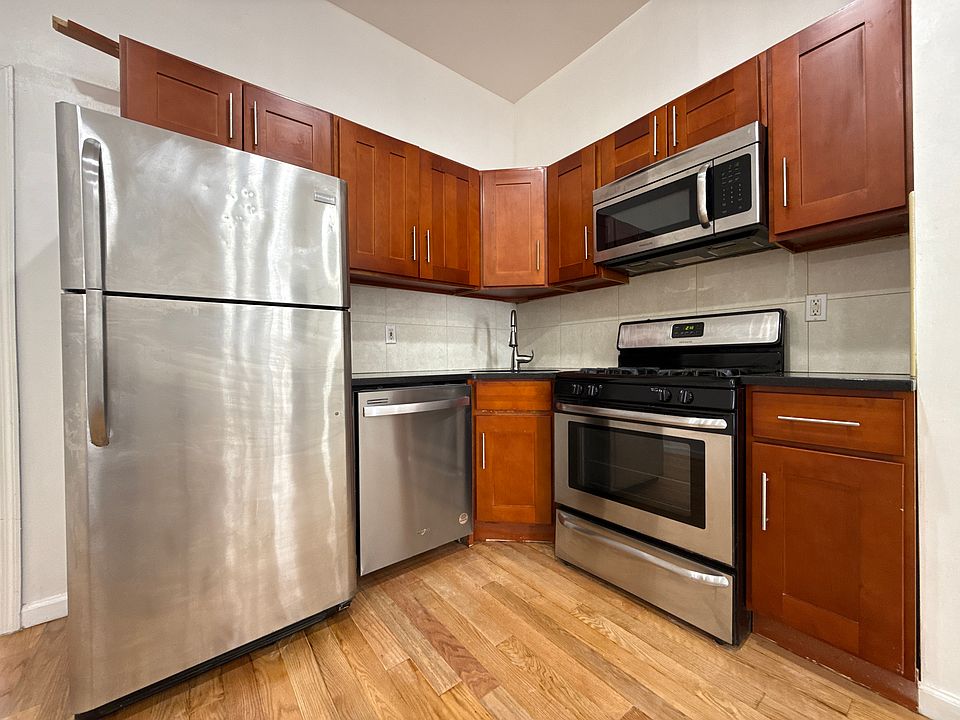 1st image of 31 Somers St APT 1