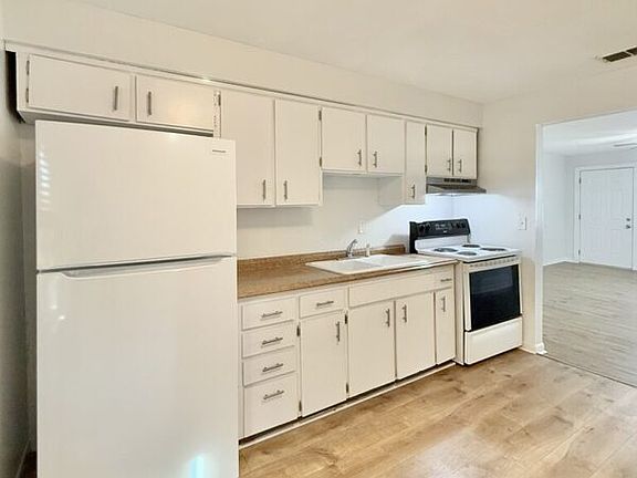 5th image of 6420 S Adelia Ave #A