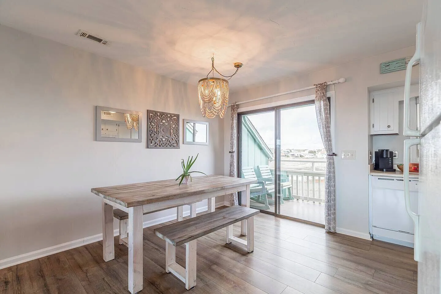 2 bed, 767 sqft, $3,200 — Photo 2