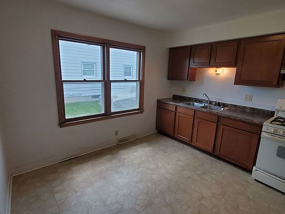 3rd image of 1718-1720 Cleveland Ave #1718