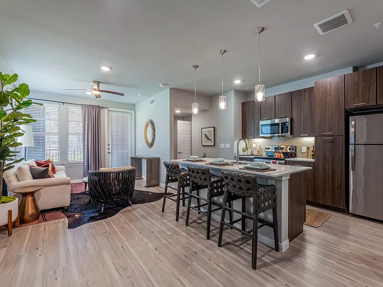 120 S Westmoreland Rd — Photo 4