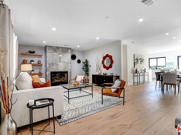 2nd image of 2308 Cloverfield Blvd