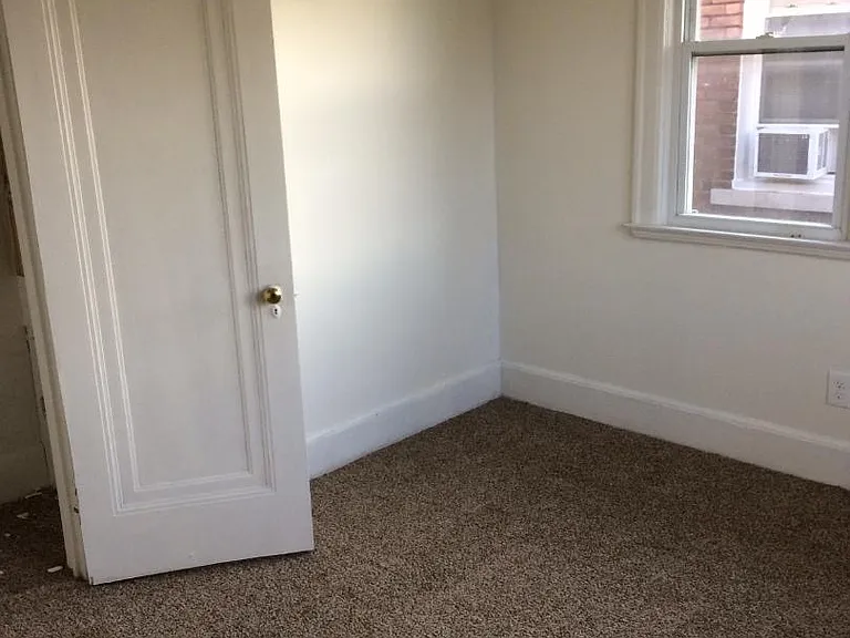 3226 Calvert St — Photo 3