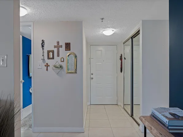 950 Lavers Circle Apt F-205, Delray Beach, FL 33444