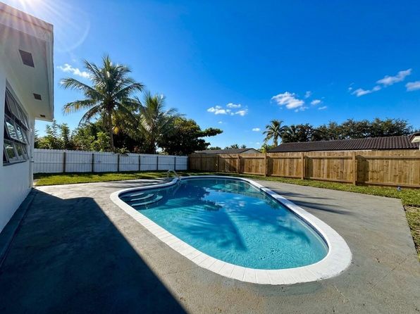 2987 Dolphin Dr