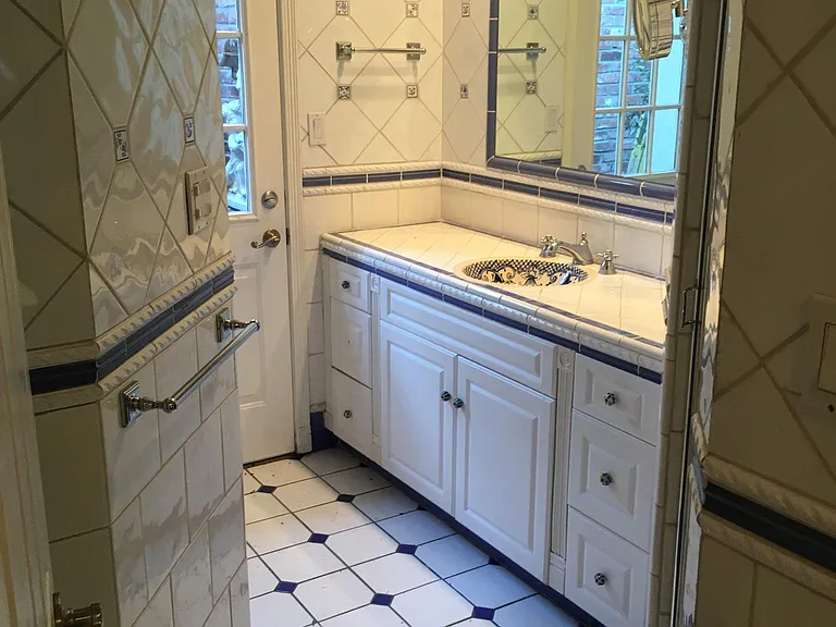 807 Westbourne Dr — Photo 10