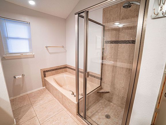 4th image of 1425 Danielle Dr