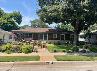 6825 Van Natta Ln, Fort Worth, TX 76112