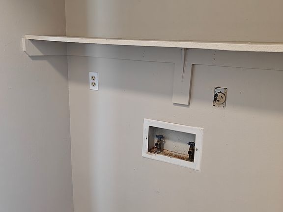 3rd image of 720 W 12th St APT 307