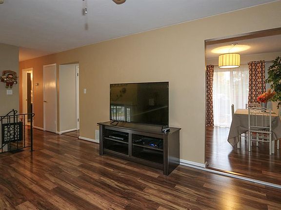 4th image of 849 Elwyn Pl