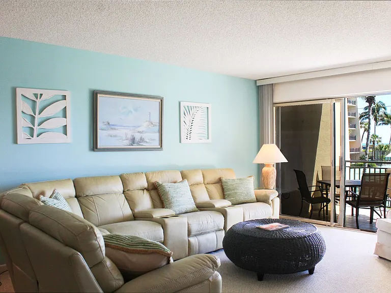 3939 Ocean Dr — Photo 2