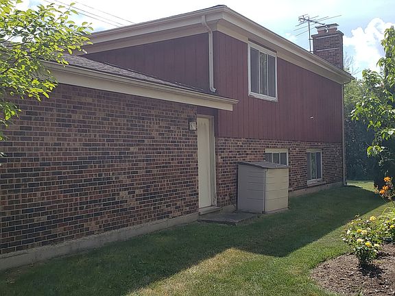 2nd image of 1904 N Carlyle Pl