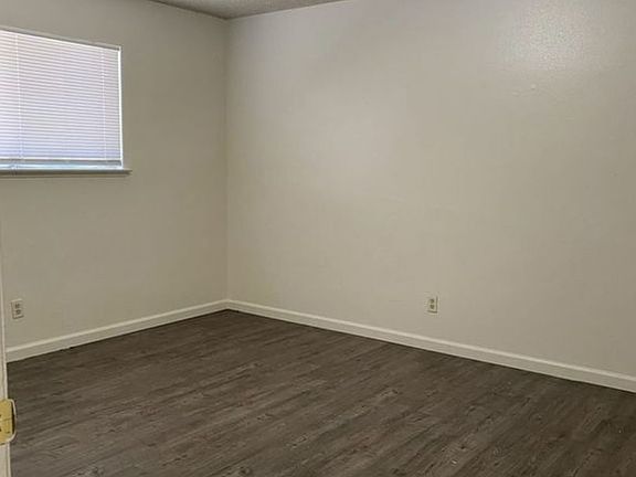 3rd image of 634 Cedar Ave