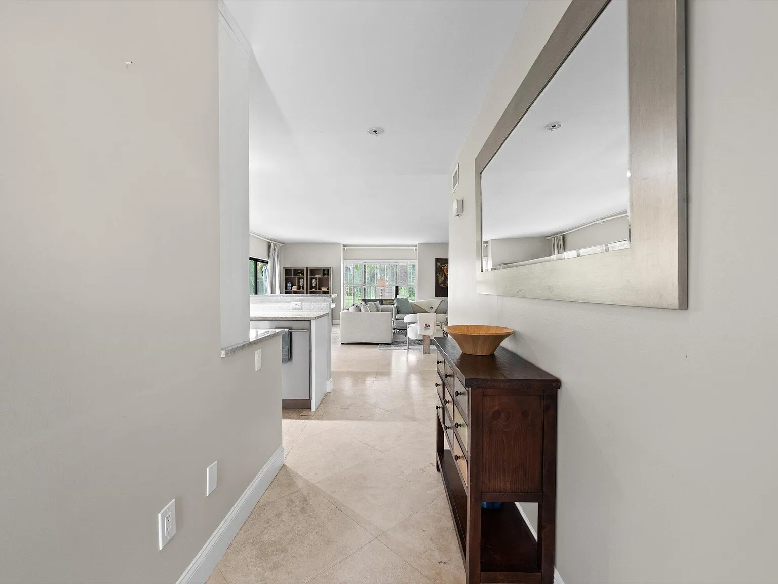 3 bed, 3.0 bath, 1800 sqft, $8,500 — Photo 4