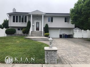 9 Splitrail Pl, Commack, NY 11725