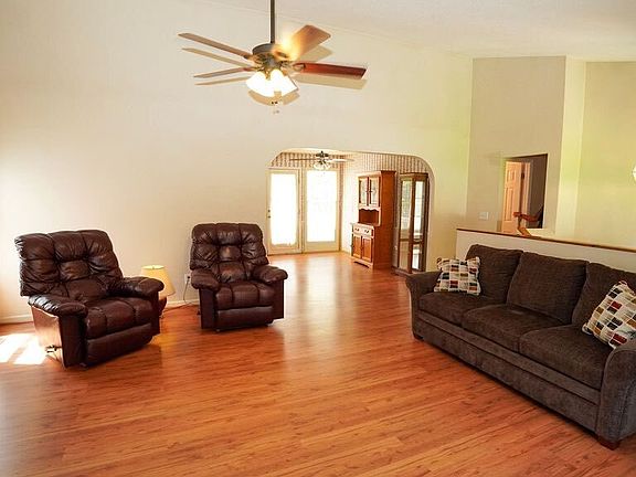 4th image of 18 Azalea Dr SE
