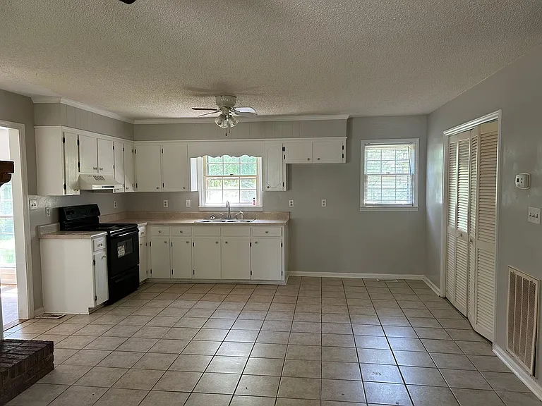 545 Asbury Rd — Photo 24