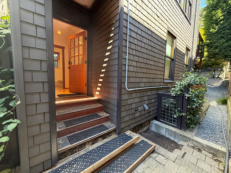 10th Ave W — Photo 2