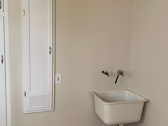 4th image of 1033 W 95th St #1035