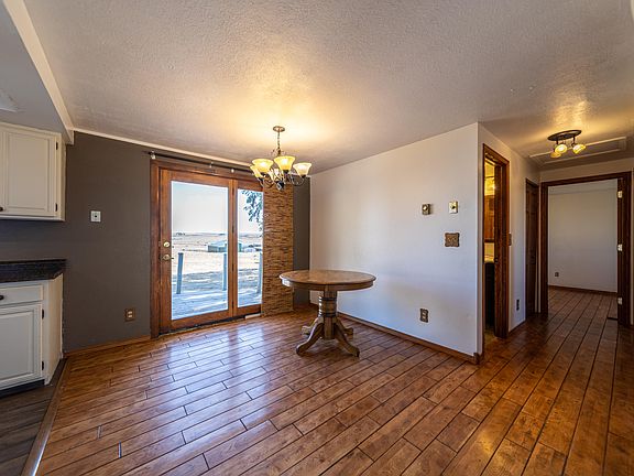 4th image of 520 Sweetwater Cir