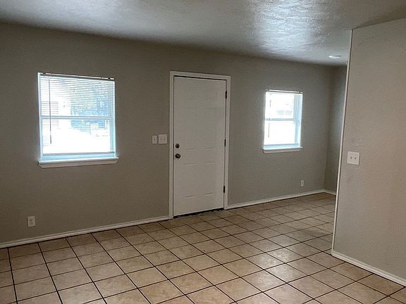 3rd image of 3018 S Lee Ave