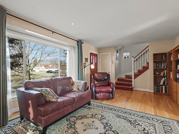 3rd image of 1107 Hull Ave