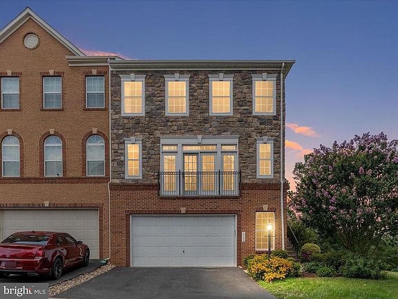 2nd image of 1740 MOULTRIE TERRACE NE