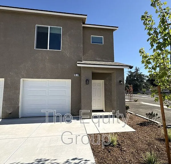 733 S Pinkham #101 — Photo 2