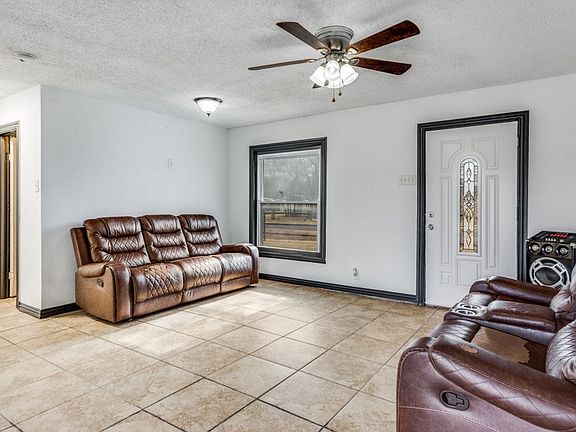 2nd image of 817 Stella Mae Dr