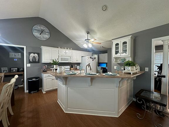 4th image of 141 Country Ln