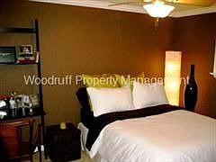 3rd image of 1330 N Elizabeth St Unit 1
