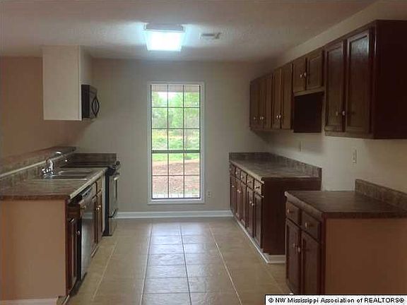 5th image of 12083 West St #4