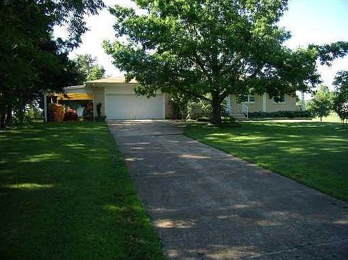 4th image of 902 E College Ave