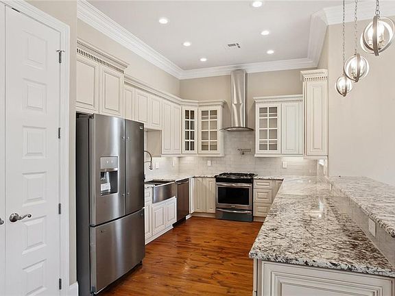 5th image of 3363 Desaix Ave