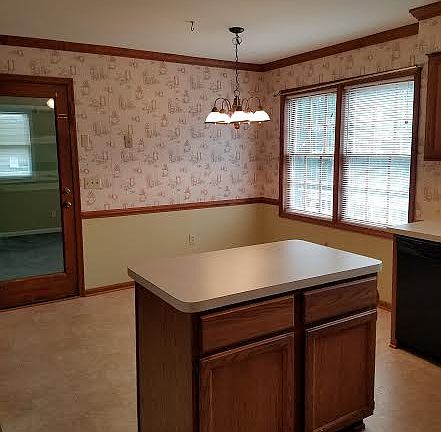 4th image of 10 Sanford Cir