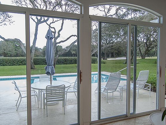 4th image of 500 Sea Oak Dr