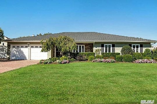 1st image of 305 Lagoon Dr W