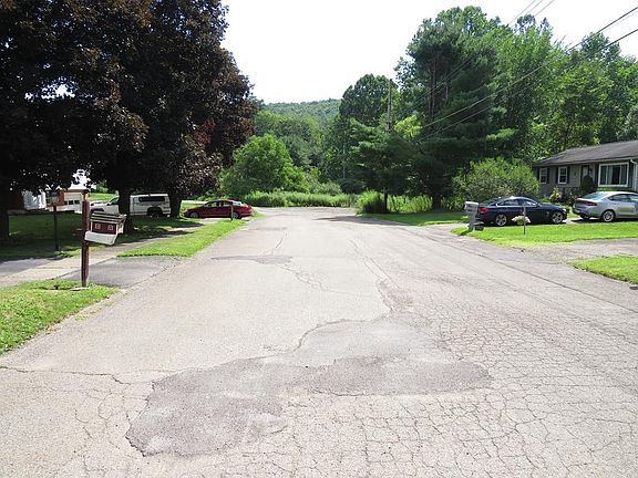 2nd image of 13 Penn View Dr