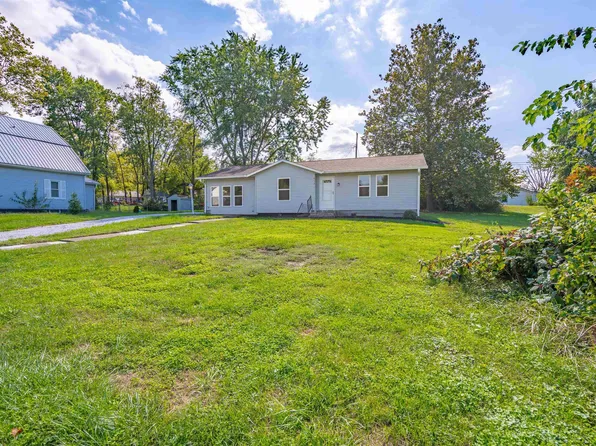 613 W 6th St, Bicknell, IN 47512