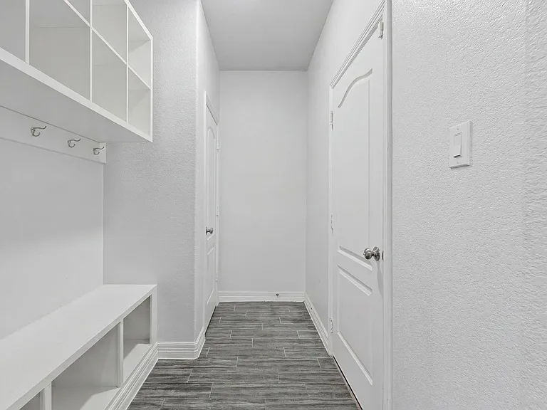 127 Buttonwood Ct — Photo 25