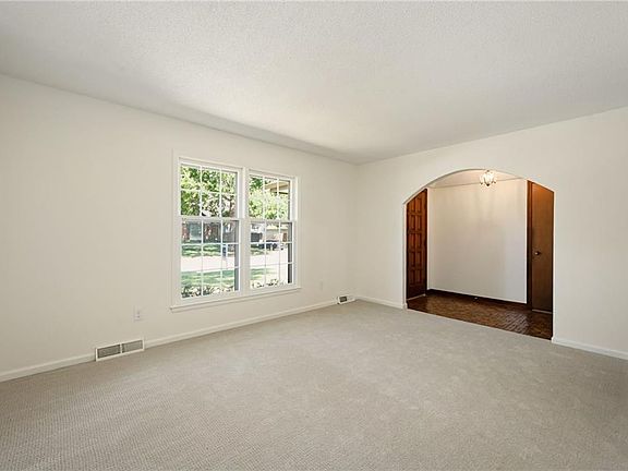 5th image of 13711 W 69th St
