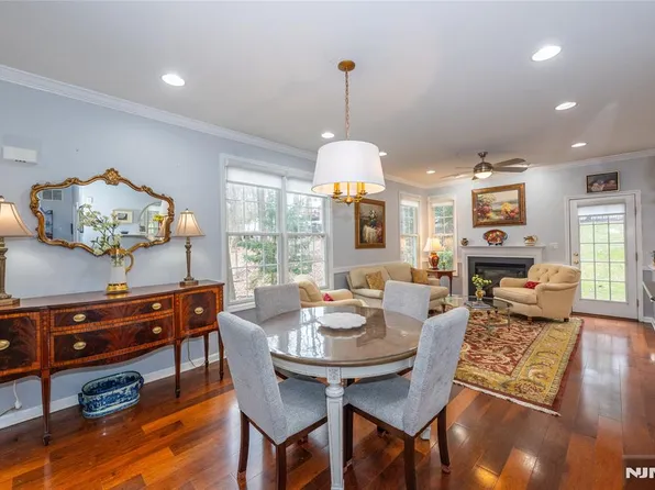 1 Ashley Ct #701, Hawthorne, NJ 07506