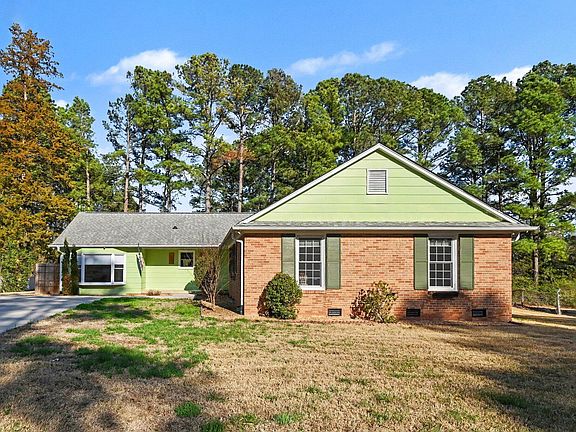 2nd image of 123 Montclair Cir