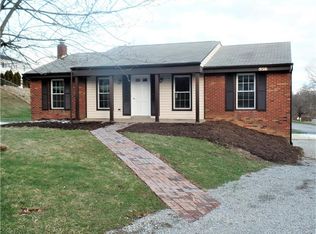 930 Copsewood Dr, Bethel Park, PA 15102