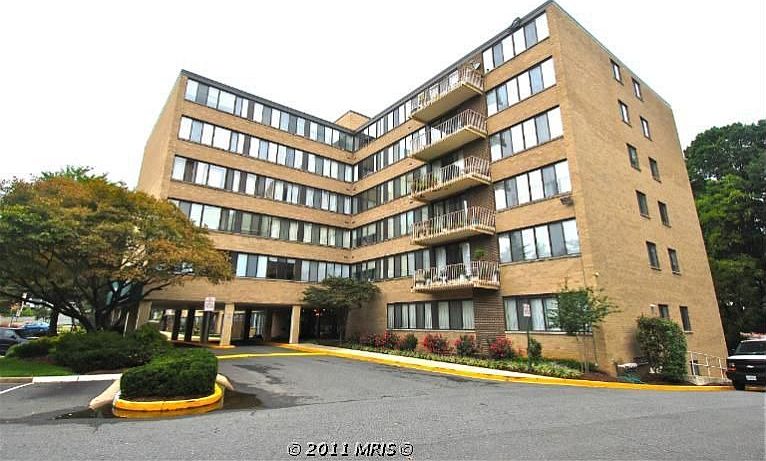 1st image of 600 Roosevelt Blvd APT 210