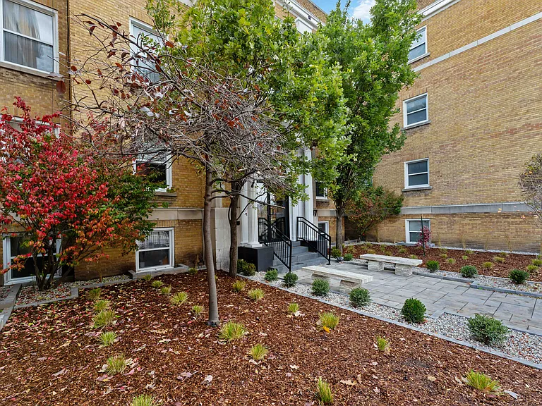 407 Elgin St — Photo 28