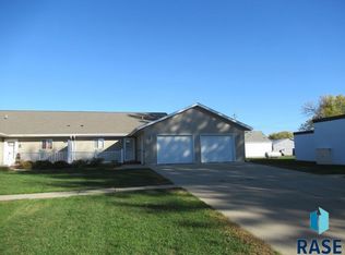 209 S Church Ave, Hills, MN 56138
